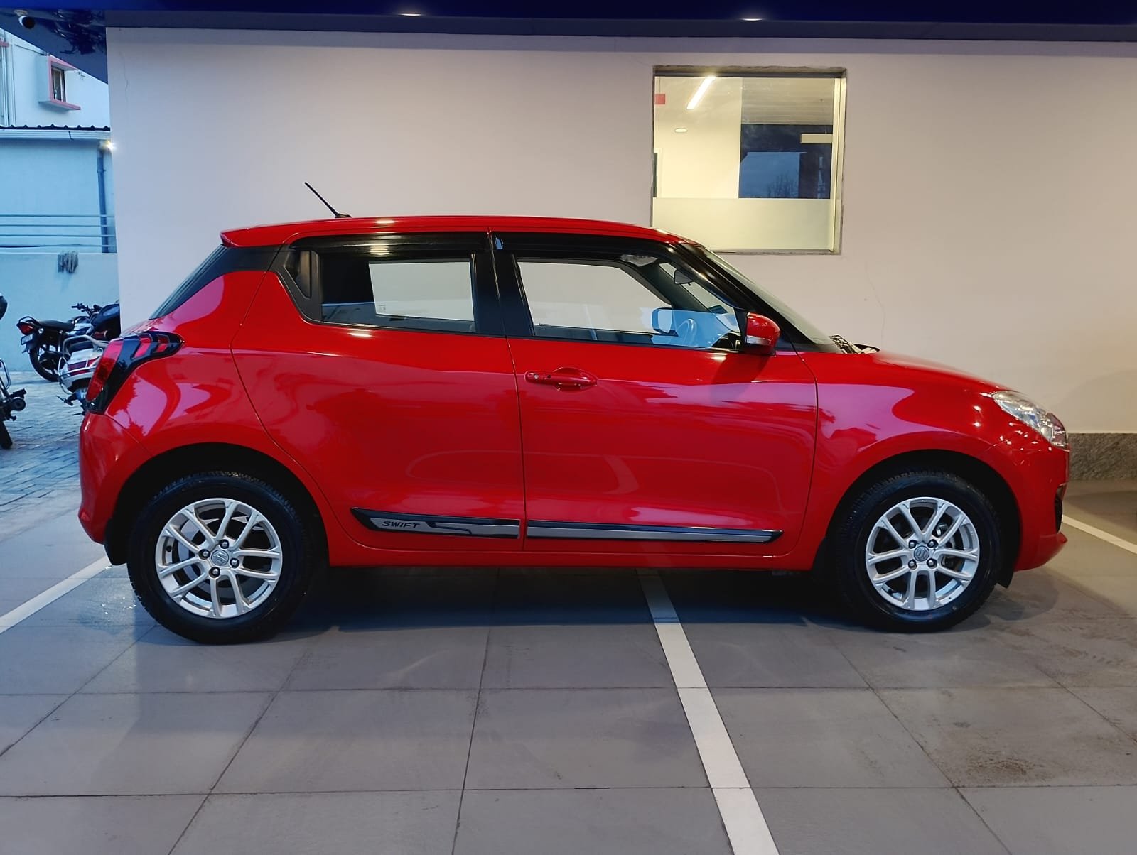 MARUTI SUZUKI SWIFT ZXI